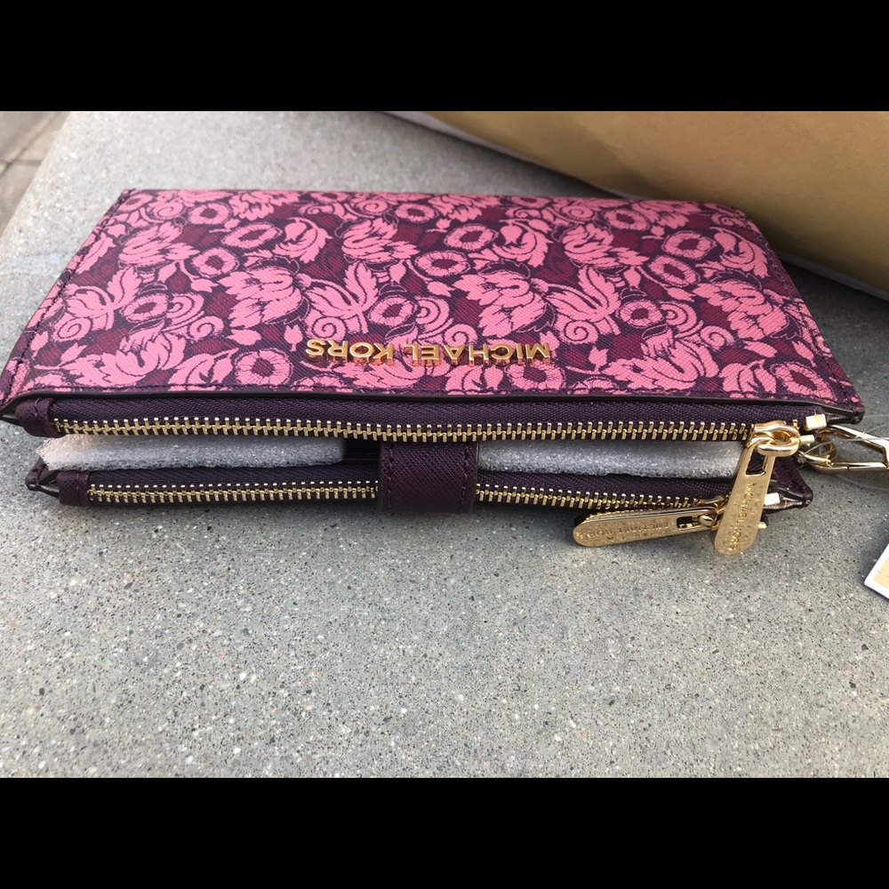 Michael Kors double zip Smartphone wristlet wallet - Picture 5 of 8
